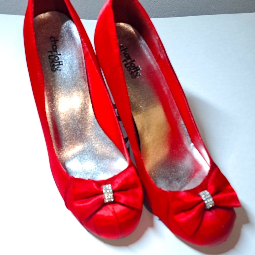 VIBRANT CHARLOTTE RUSSE RED LINED SHOES. SIZE 8 US. RED BOE WITH RHINESTONES. - Picture 6 of 10